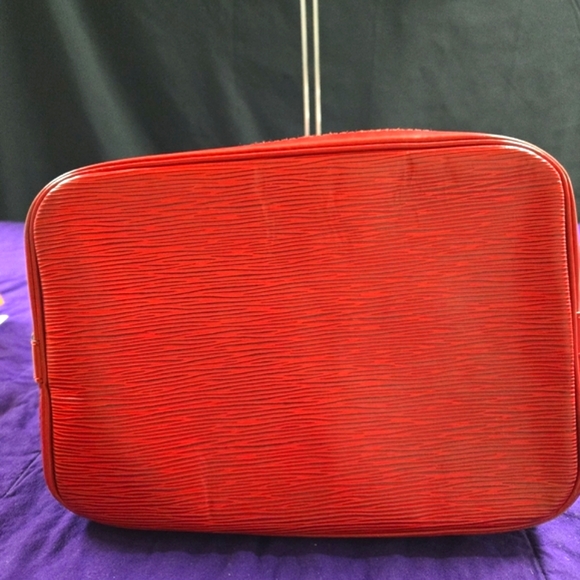 EUC LOUIS VUITTON NOE RED EPI SHOULDER BAG Date code AR0944 - Picture 8 of 12
